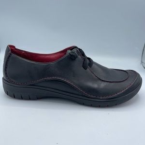 Clarks black leather slip on shoes women size 7D